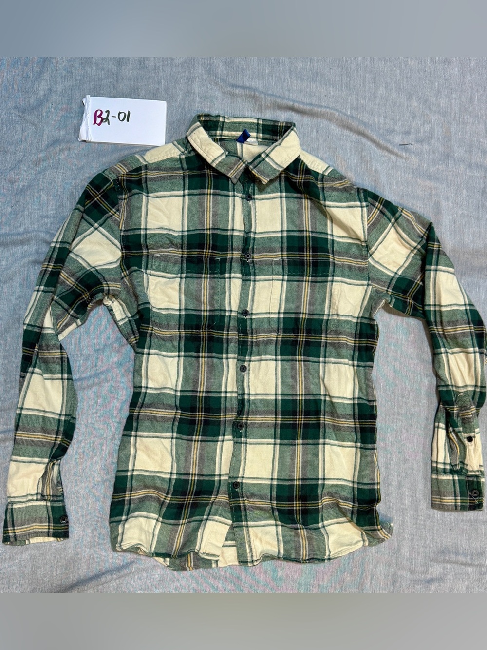 H&M Green and Gold Plaid Button-Up Flannel Medium